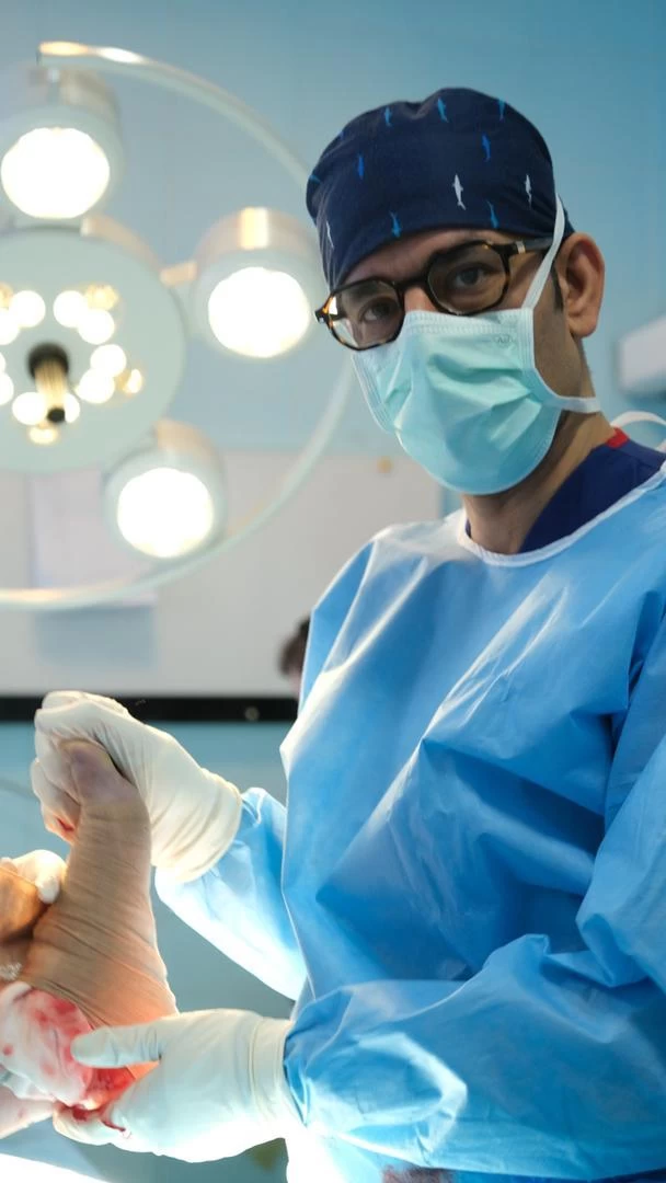 زانوی پرانتزی؛ علت، روش‌های اصلاح و درمان قطعی در بزرگسالان