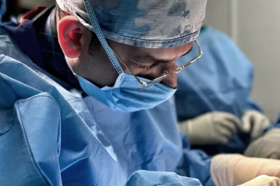 زانو درد؛ بررسی کامل دلایل، انواع و روش‌های درمان خانگی و تخصصی