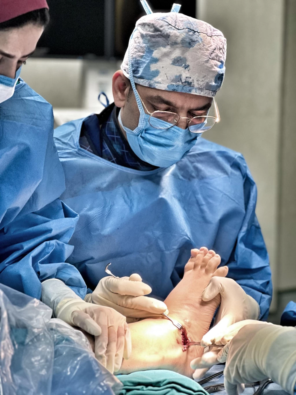 دررفتگی و شکستگی زانو؛ علائم، درمان و زمان بازگشت به فعالیت روزمره