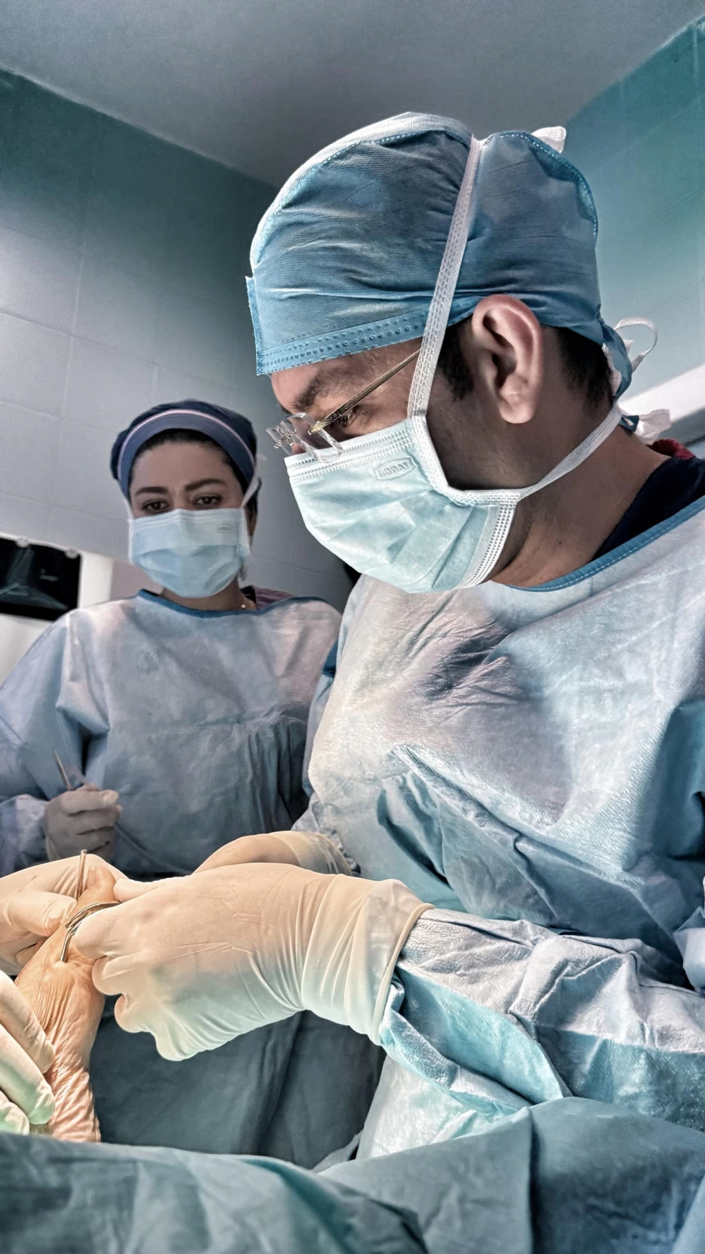 تعویض مفصل چیست و در چه مواردی انجام می‌شود؟