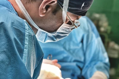 انحراف شست پا (هالوکس والگوس): علل، علائم و درمان