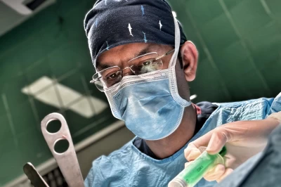 جراحی زیبایی پا چیست؟ | روش‌ها، مزایا، عوارض و هزینه فرم‌دهی پا