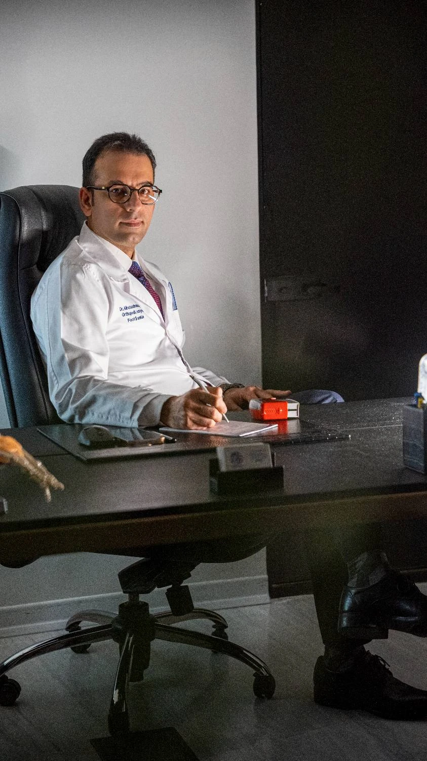 مقایسه گرافت همسترینگ و پاتلار در بازسازی رباط صلیبی قدامی | بررسی نتایج جراحی ACL زانو