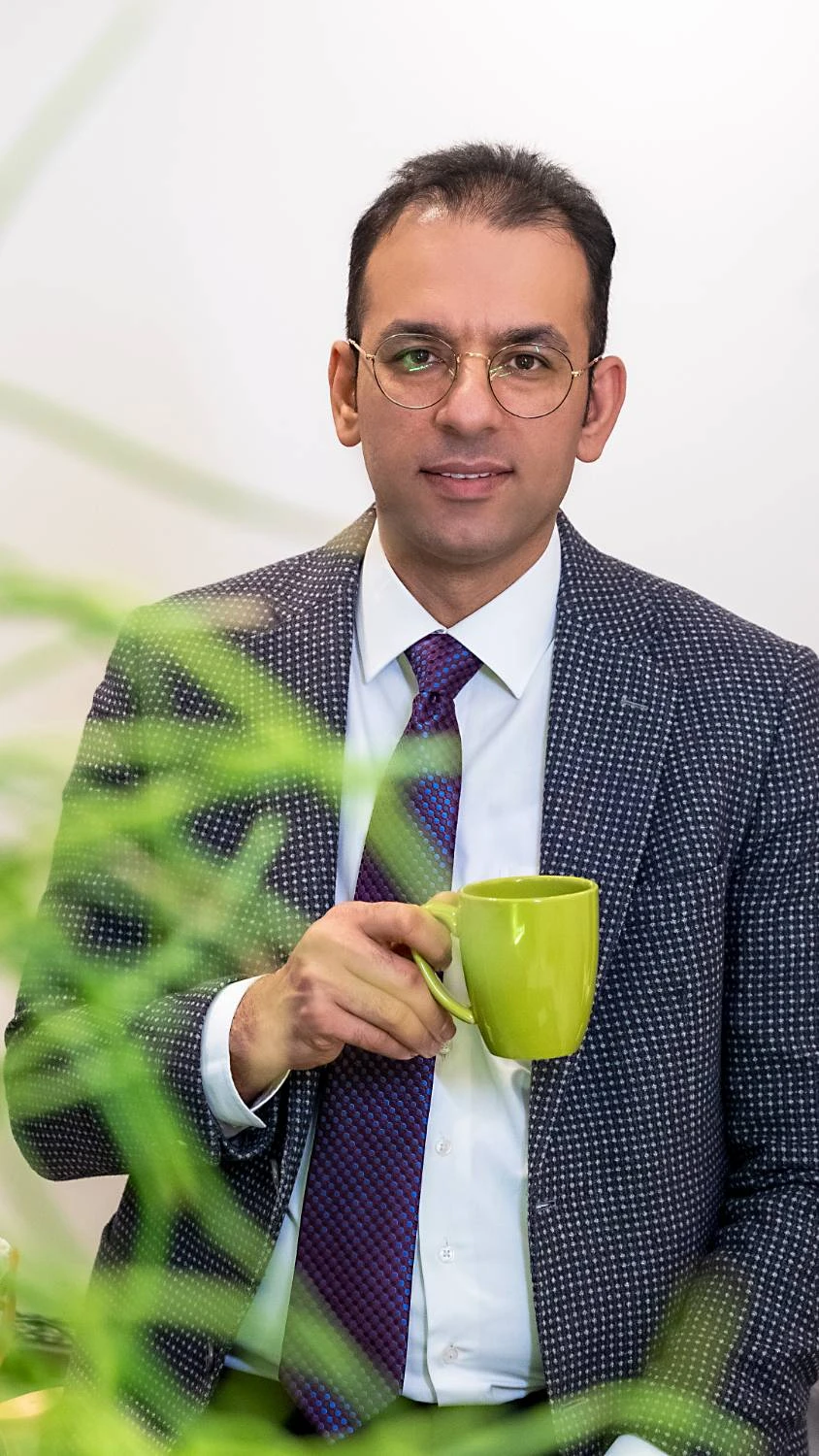 استفاده از ناوبری کامپیوتری در آرتروپلاستی زانو | افزایش دقت در جراحی تعویض مفصل